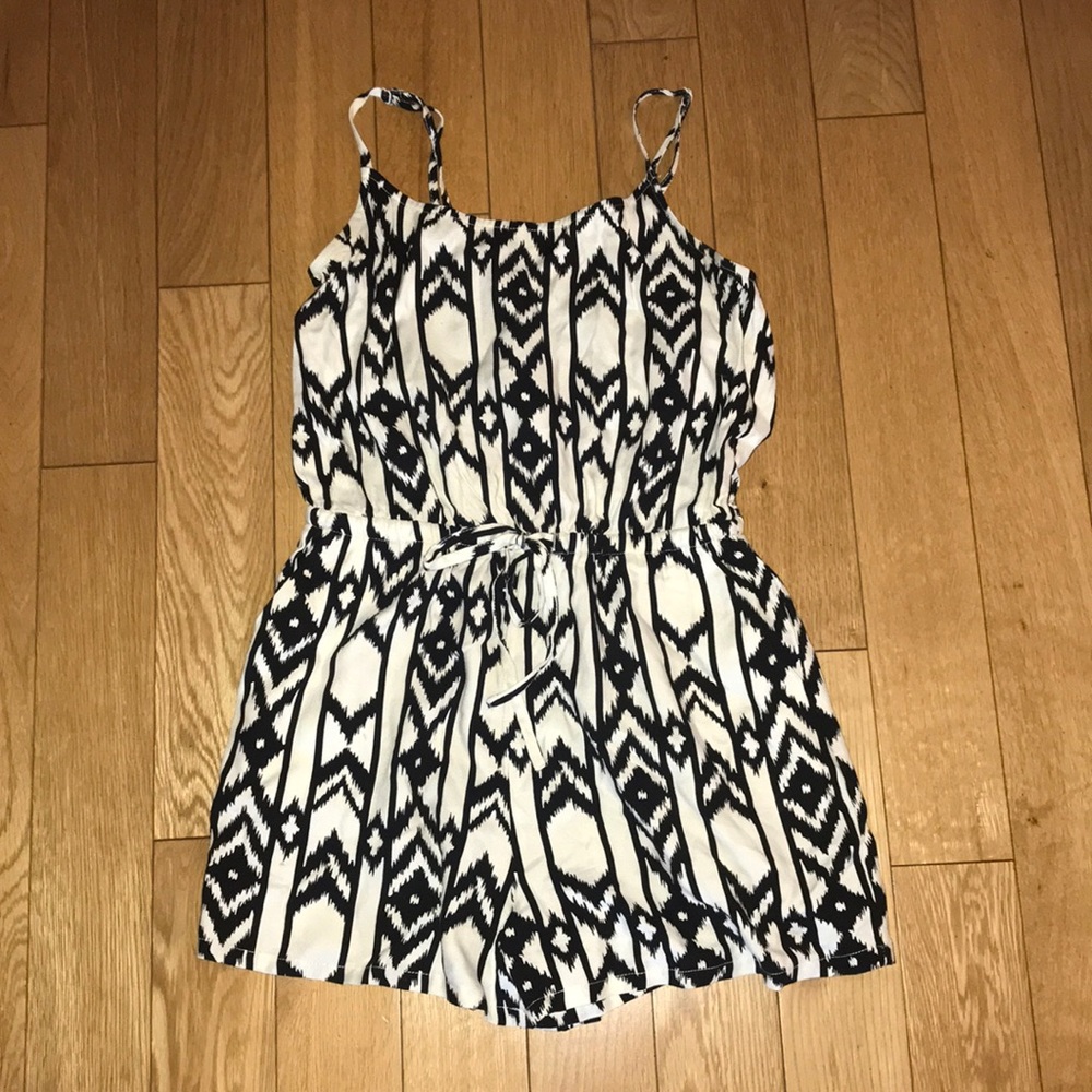 CUTEST FOREVER 21 ROMPER